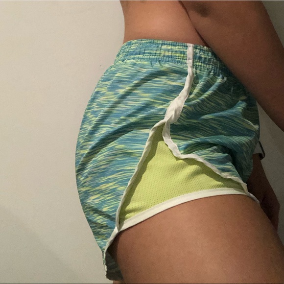 athletic shorts - Picture 2 of 3